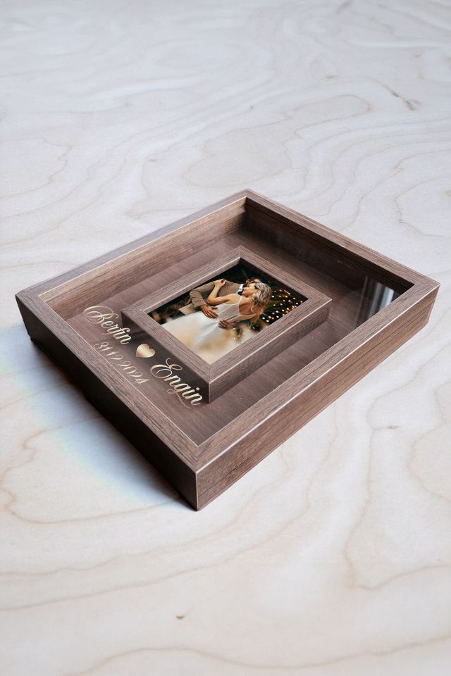 Çerçeve 30X35 Fotoğraf Bölümlü Tasarım Gül Kutusu Anı Çerçevesi CEVİZ