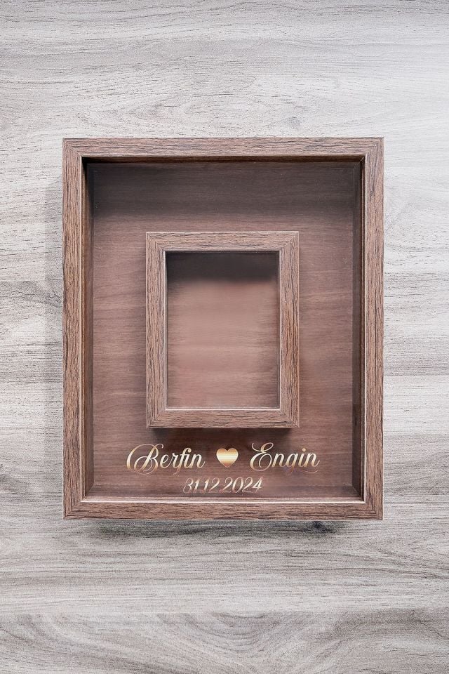 Çerçeve 30X35 Fotoğraf Bölümlü Tasarım Gül Kutusu Anı Çerçevesi CEVİZ