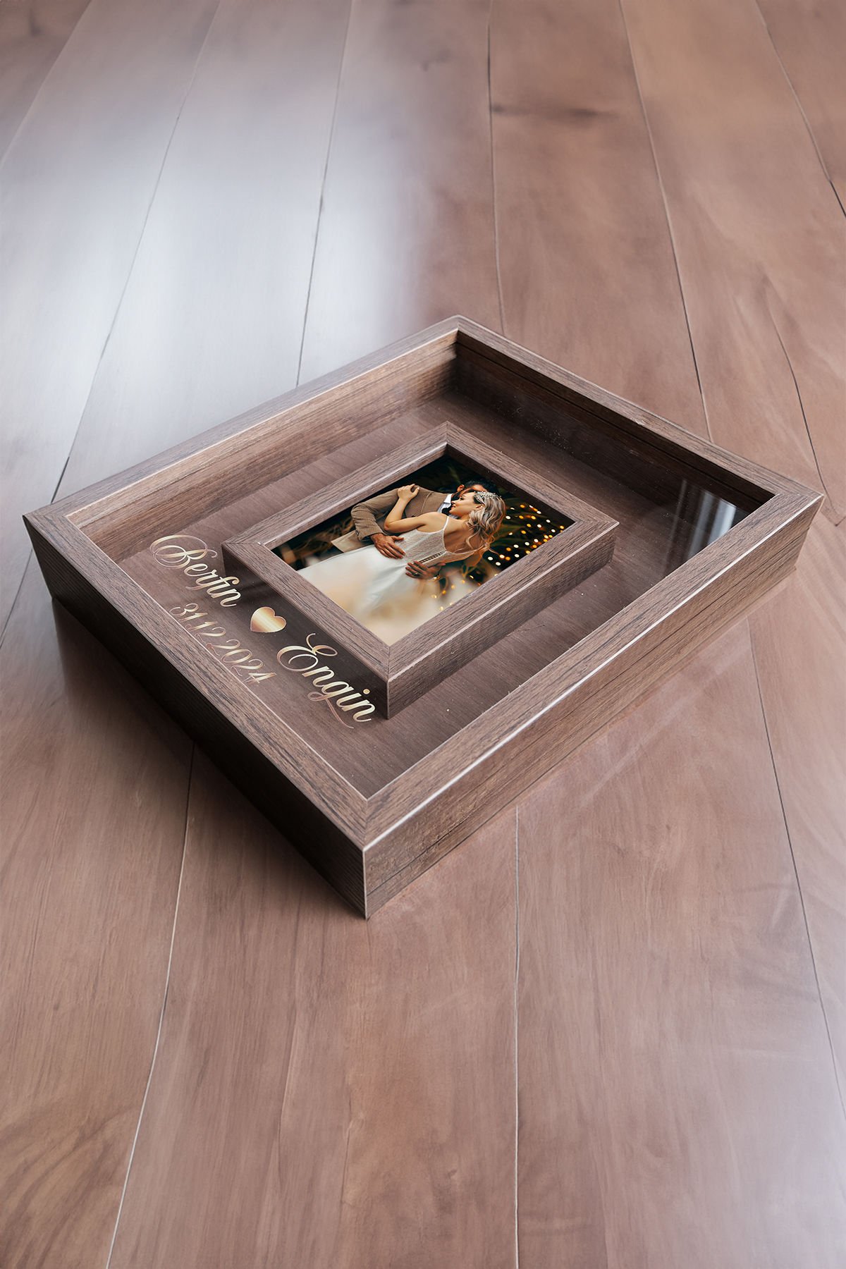 Çerçeve 30X35 Fotoğraf Bölümlü Tasarım Gül Kutusu Anı Çerçevesi (Kişiye Özel Fotoğraflı) Kahverengi
