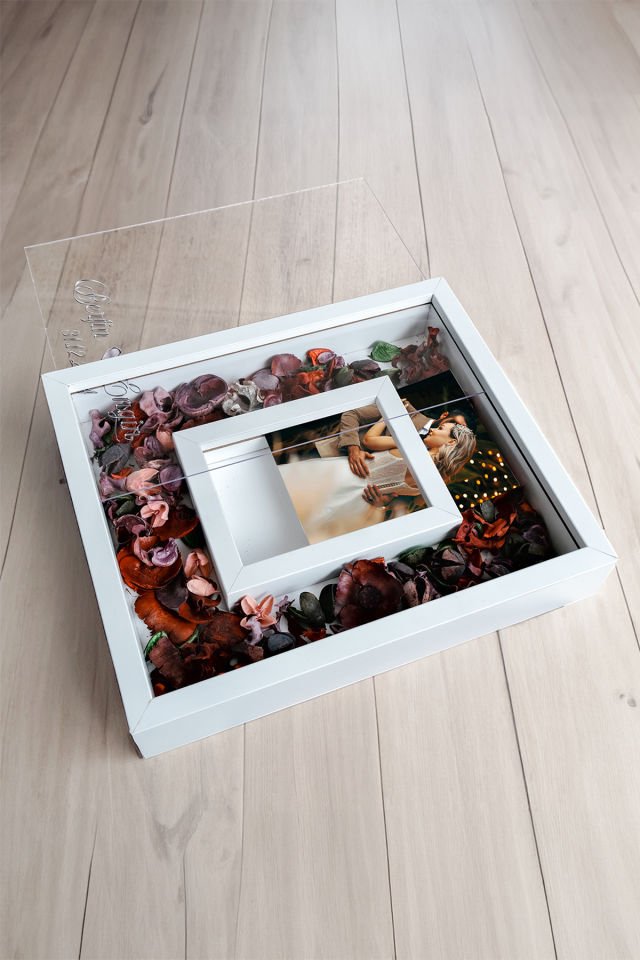Çerçeve 30X35 Fotoğraf Bölümlü Tasarım Gül Kutusu Anı Çerçevesi (Kişiye Özel Fotoğraflı) Beyaz